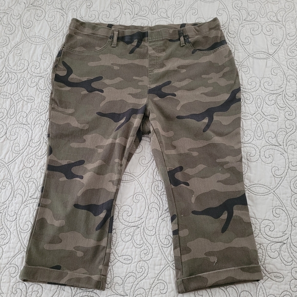 Terra & Sky Camo Cropped Pants